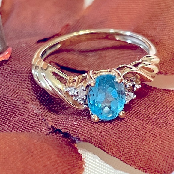 14k Jewelry - Gorgeous Blue Topaz 14k Gold Ring